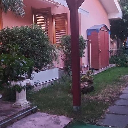 Stanza In Villa Con Giardino Con Box Doccia Idromassaggio Rent A Car Aci Bonaccorsi Buitenkant foto