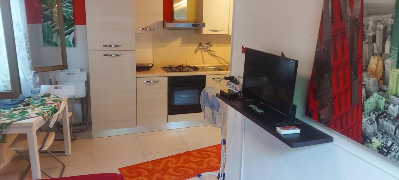 Stanza In Villa Con Giardino Con Box Doccia Idromassaggio Rent A Car Aci Bonaccorsi Buitenkant foto