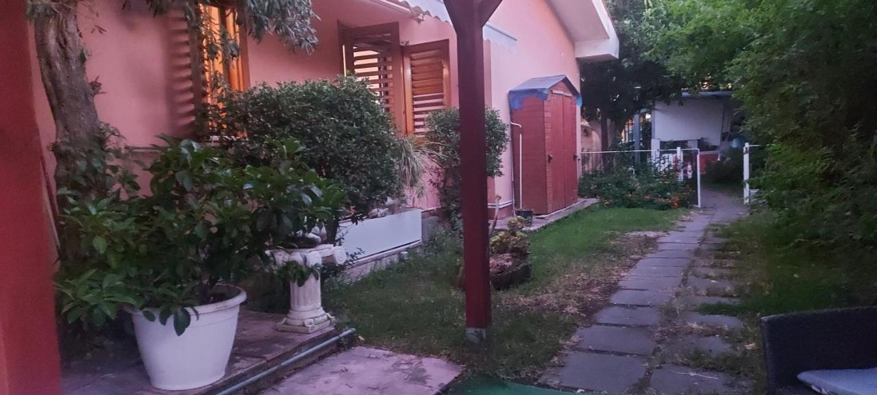 Stanza In Villa Con Giardino Con Box Doccia Idromassaggio Rent A Car Aci Bonaccorsi Buitenkant foto