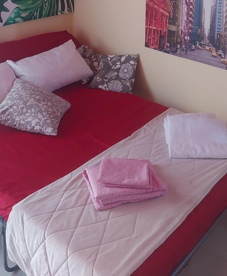 Stanza In Villa Con Giardino Con Box Doccia Idromassaggio Rent A Car Aci Bonaccorsi Buitenkant foto