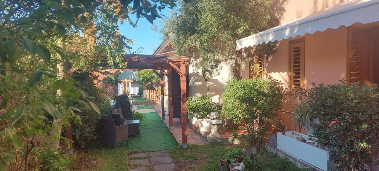 Stanza In Villa Con Giardino Con Box Doccia Idromassaggio Rent A Car Aci Bonaccorsi Buitenkant foto